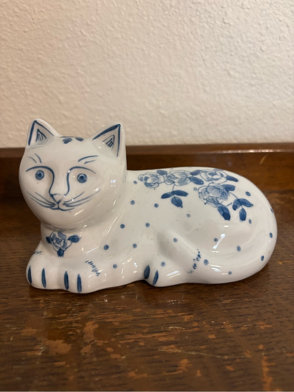 Vintage ceramic blue and white cat cottagecore grandmacore floral